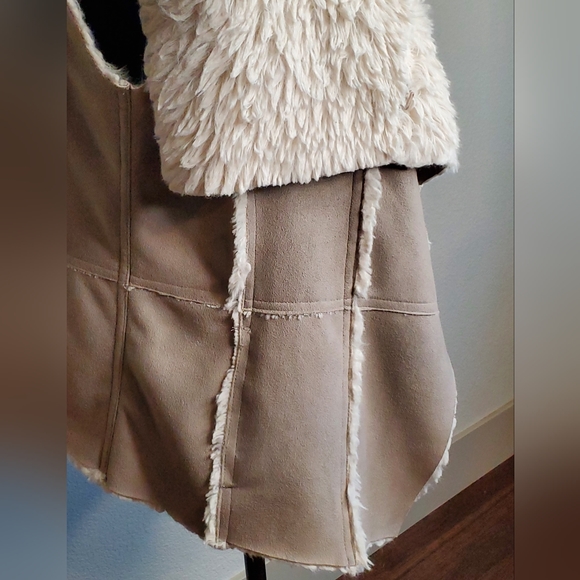 Cupcakes and Cashmere Vest - Picture 10 of 13